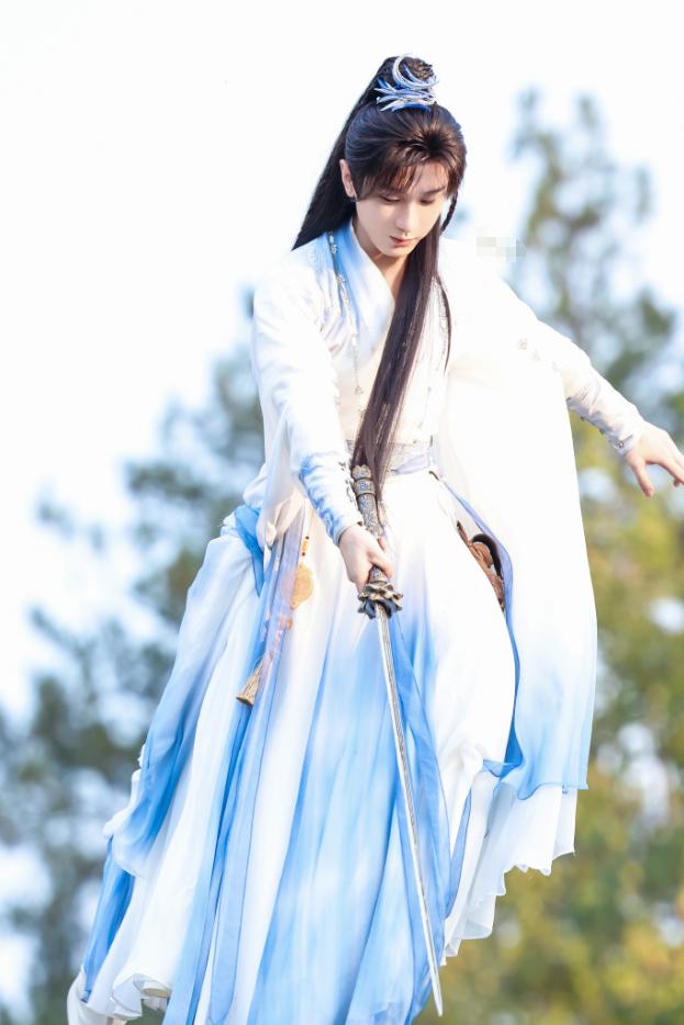 成毅风波持续发酵,知名演员本想说句公道话,不料肖战突被牵连