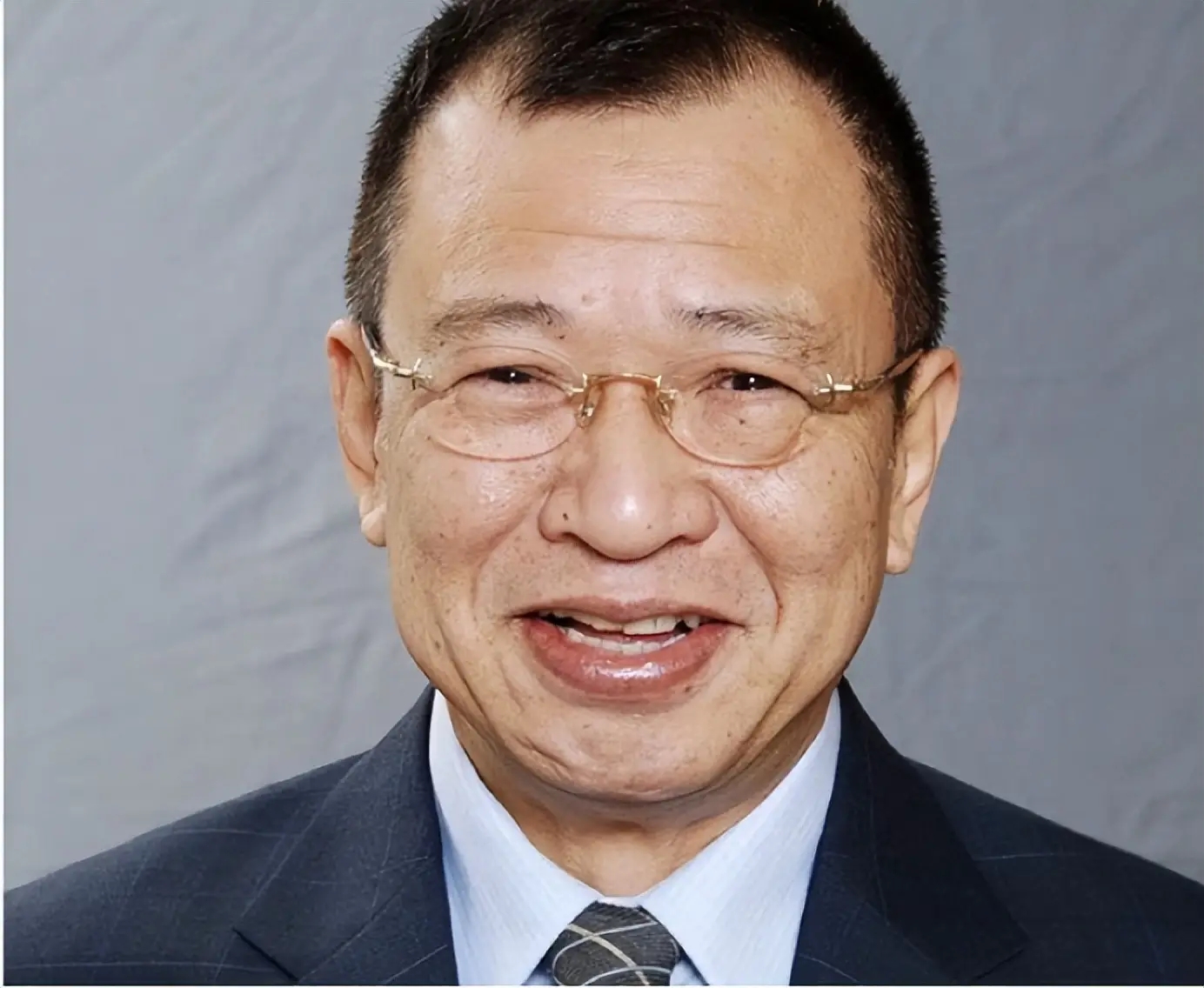 许绍雄出殡，众星相送：佘诗曼憔悴现身，林子祥满眼不舍