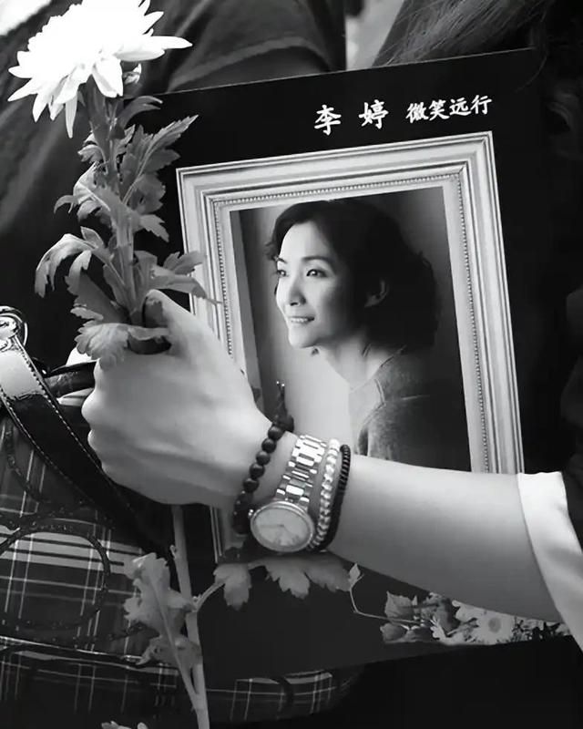原来她早已离开！演女警红遍全国，抗癌9年去世后燕双鹰悲痛欲绝