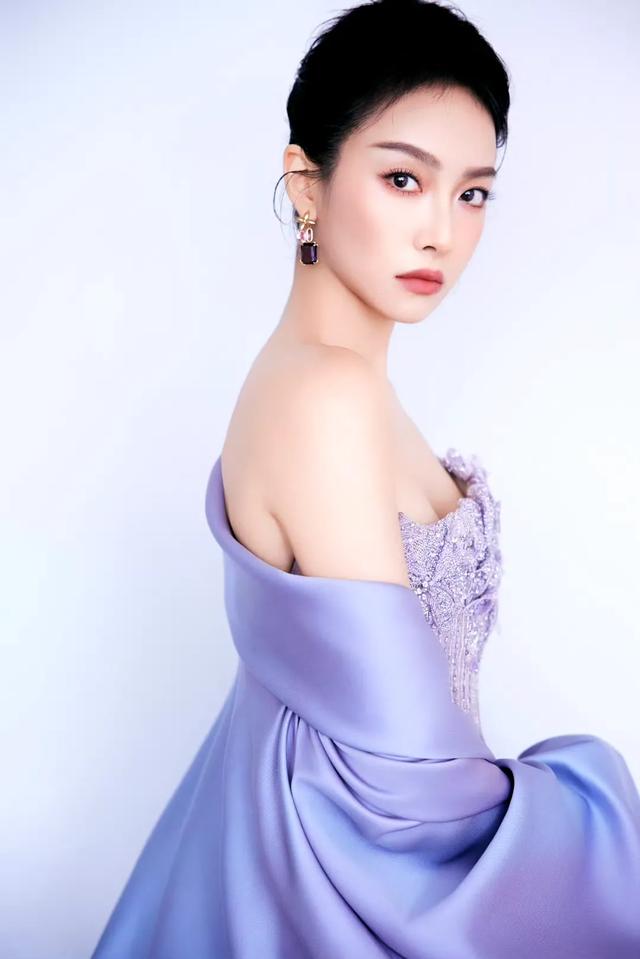 宋茜迷人礼服写真