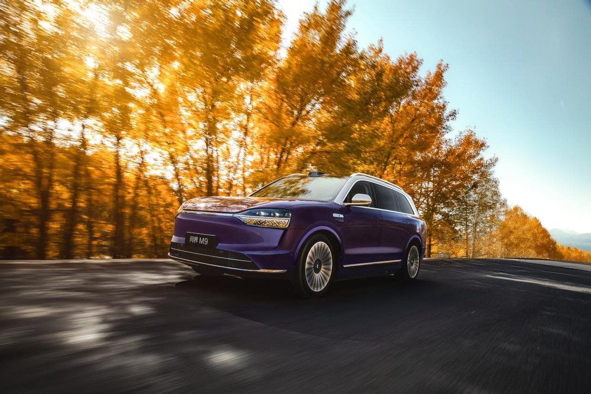 跨千里山河 赴知识盛宴 问界M9助力罗振宇跨年演讲三亚开讲