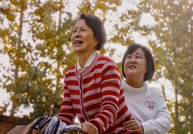 消失半年贾玲庆生照曝光！瘦到认不出，这状态直接封神？