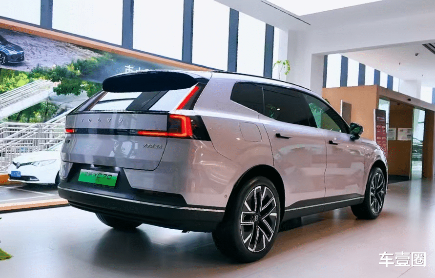 限时26.99万元起，沃尔沃全新XC70上市：超混系统+领航辅助