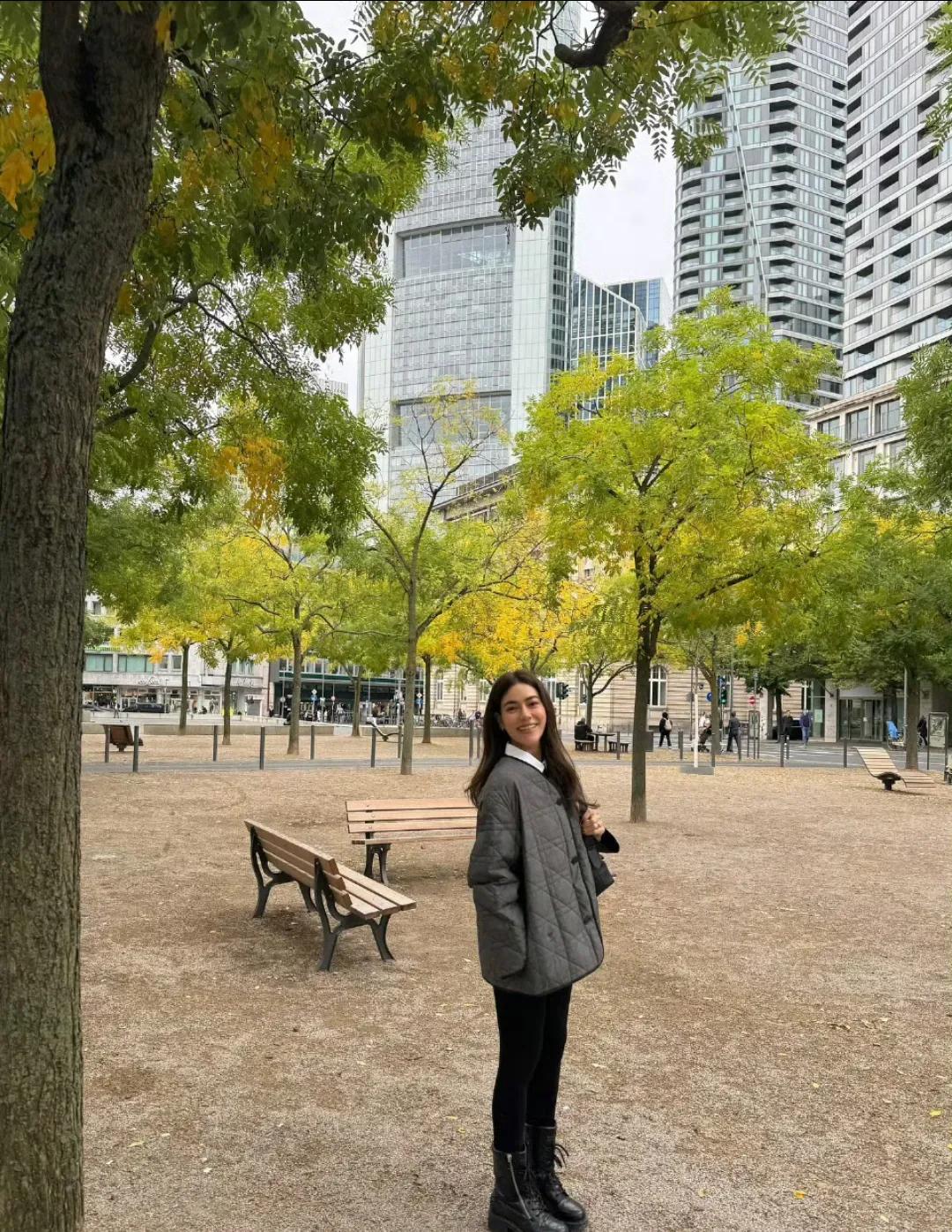 泰星Kim和老公Mark去德国旅行，去墓地看了爸爸，也见了那边家人