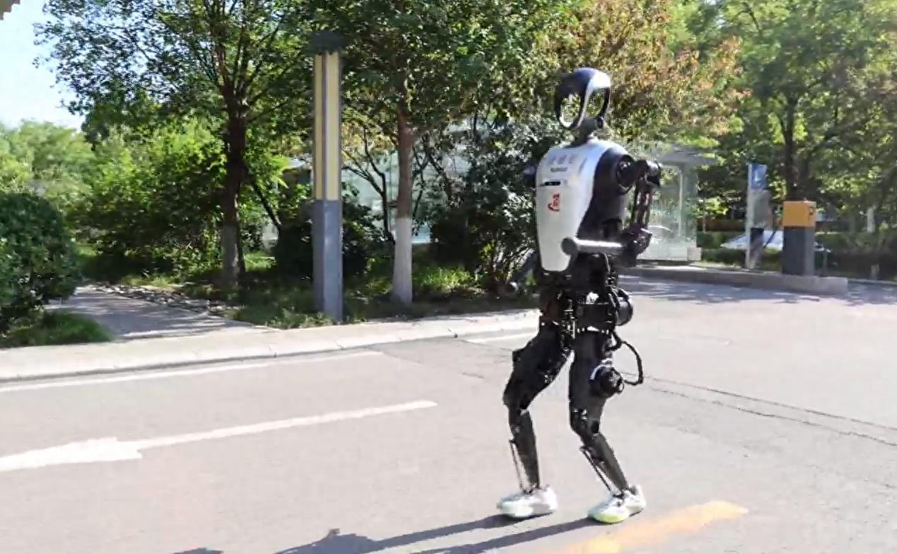 北京6G技术赋能机器人实训外场投入运行