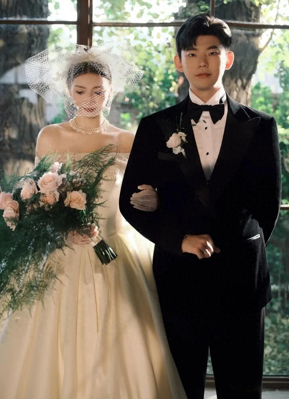 刘雨辰黄雅琼大婚伴郎团卡身高最矮184 国乒王楚钦樊振东都送祝福