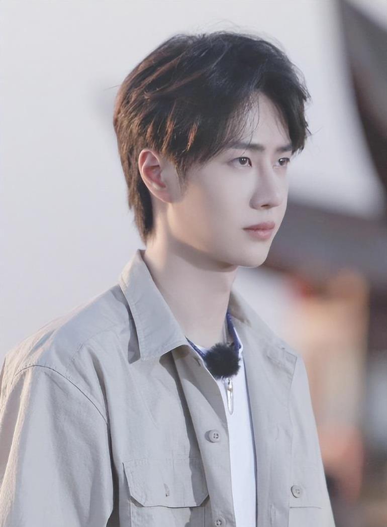 刚被曝所占乐华收入比，王一博就被传已离开乐华！