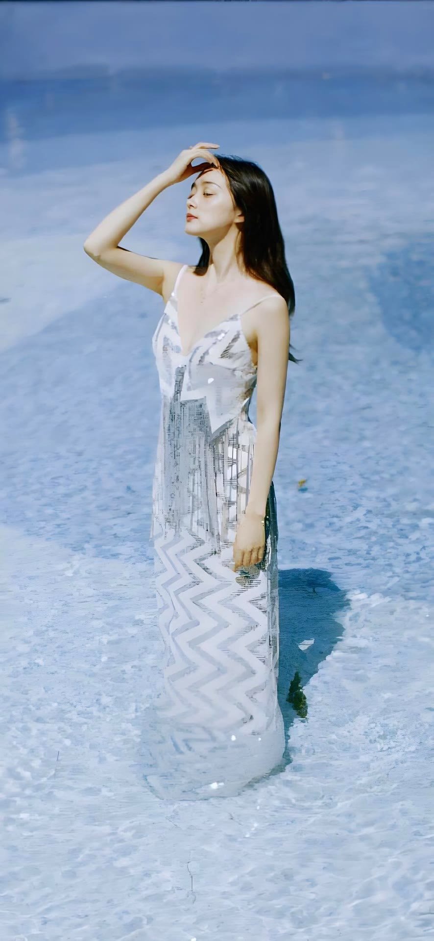 何泓姗白裙造型，仙气流得都快溢出来了