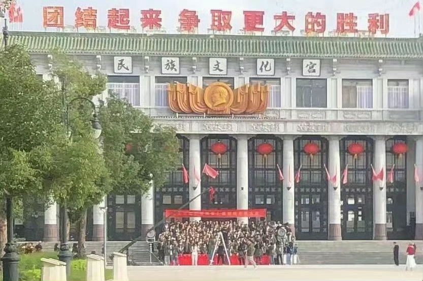 杨紫新剧玉兰花开君再来海口开机，造型复古眼神坚定演技令人期待
