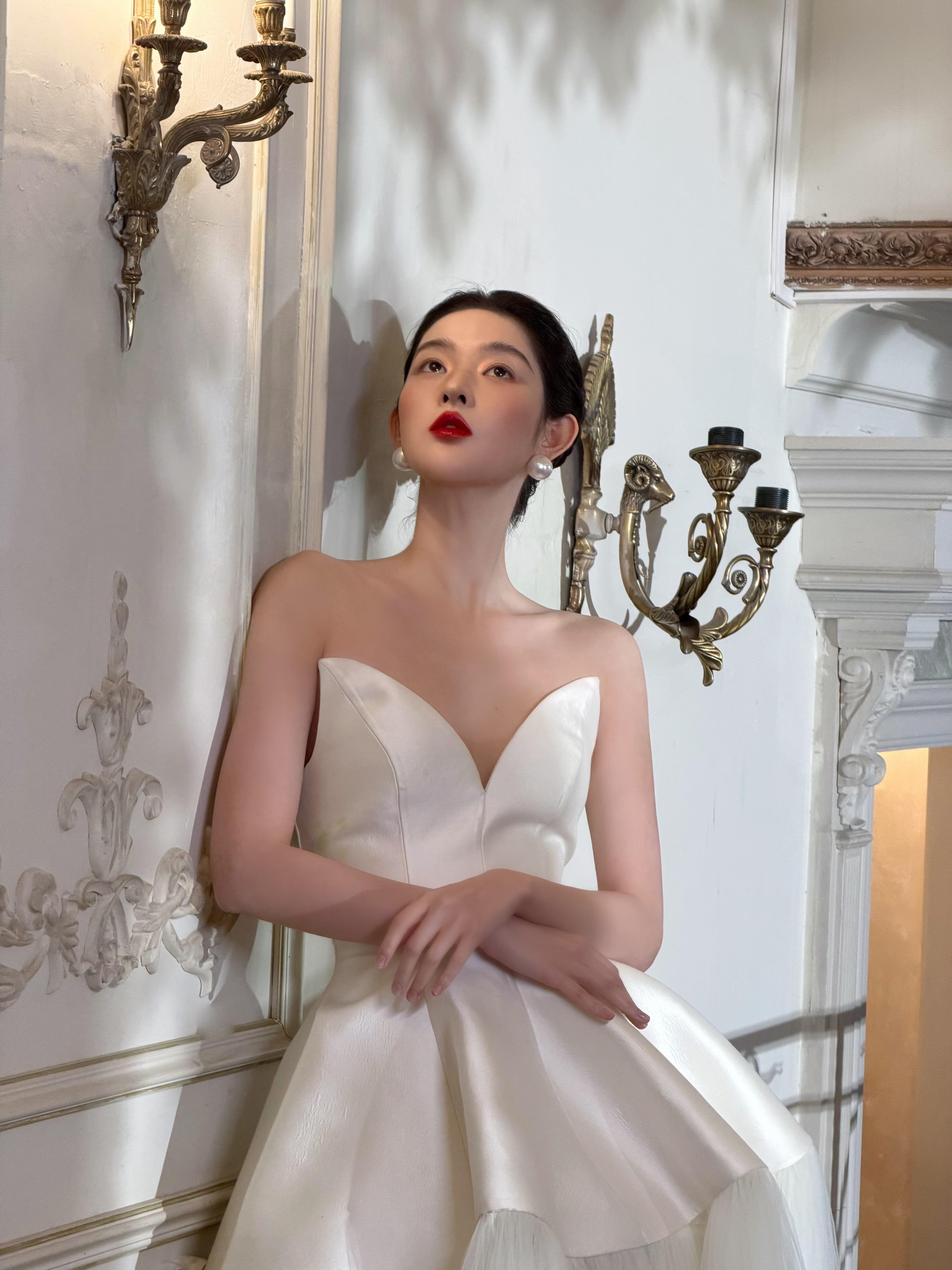 王玉雯的身材真是极品呀,肌肤如雪,好美