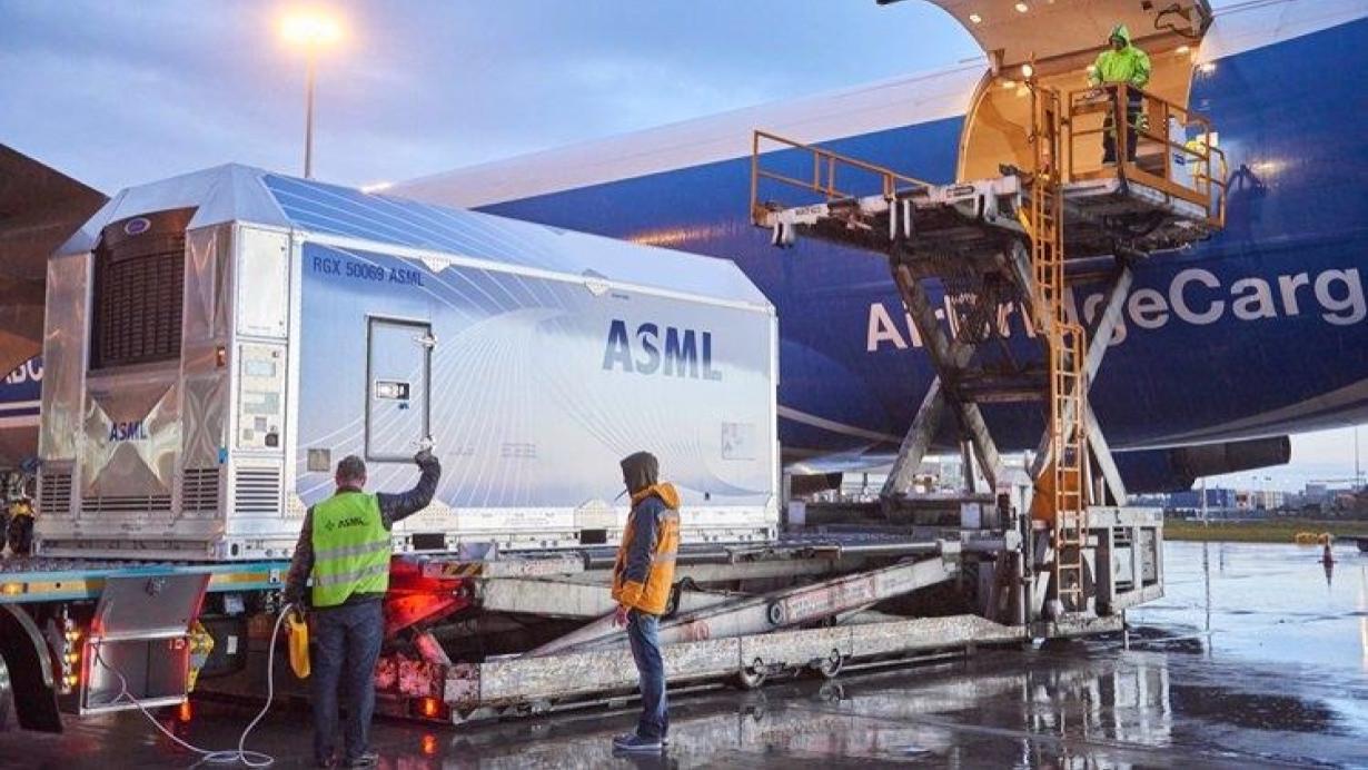 30亿光刻机出货，中国厂商却买不到，国产芯片如何实现突破？