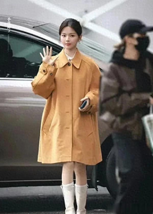 赵露思怎么把淡眉传染给了杨超越?淡眉看着真的很奇怪!