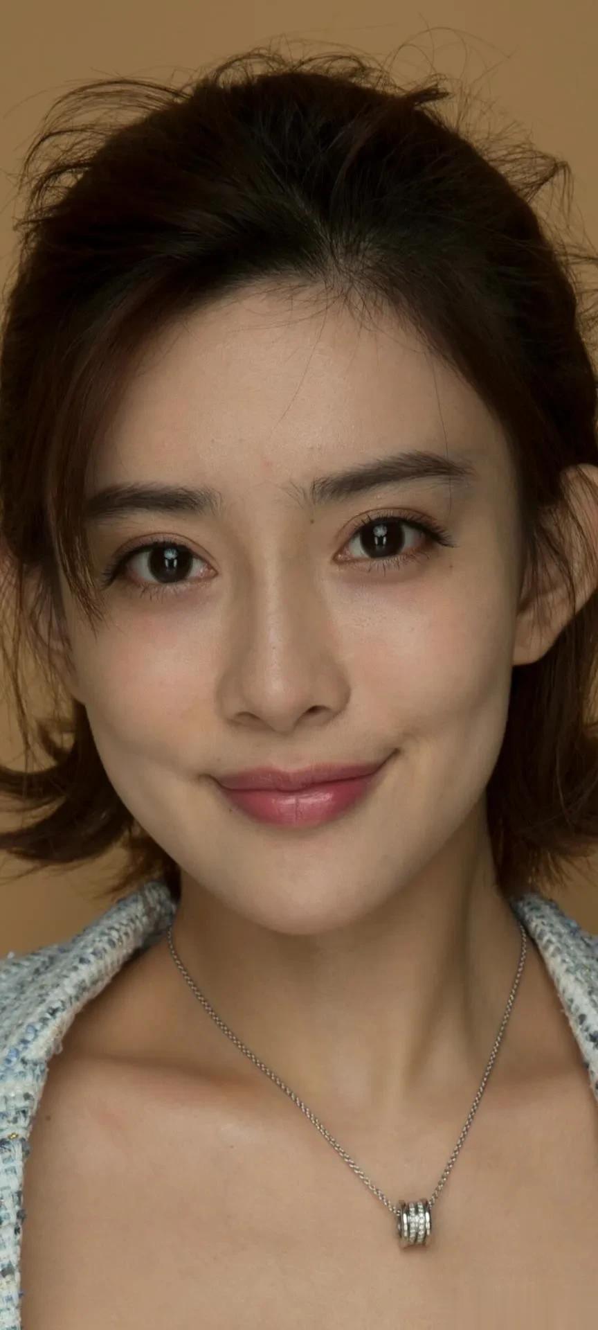 明星高清脸图｜孟子义，抹胸裙配外套，造型超有范