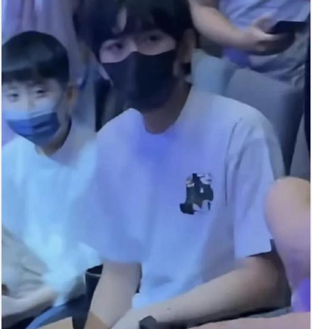 林志颖15岁儿子曝光:眉眼之间神似易烊千玺,小旋风基因没有白费