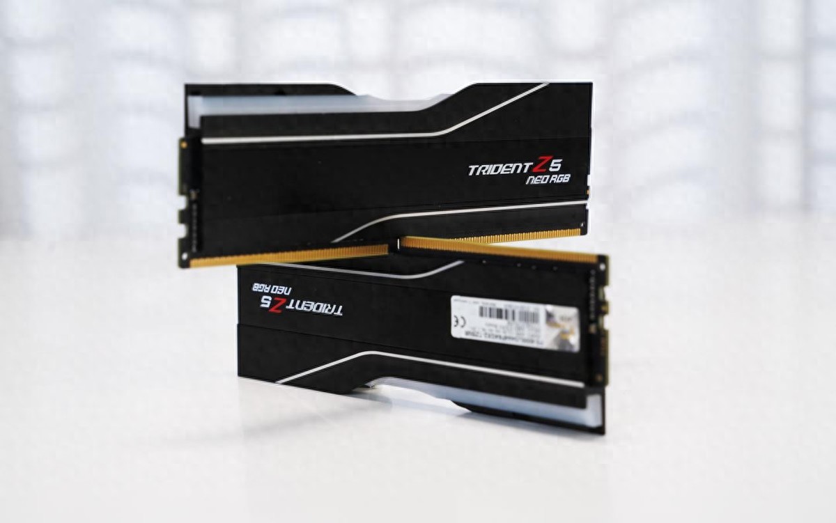 實測搭載128GB內存，消費級電腦秒變桌面超算