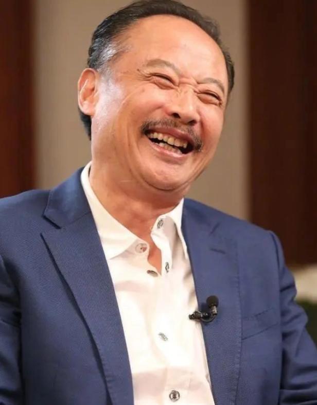 我们被奚美娟骗了！\偏轨\的另有其人,她的儿子至今不知父亲是谁