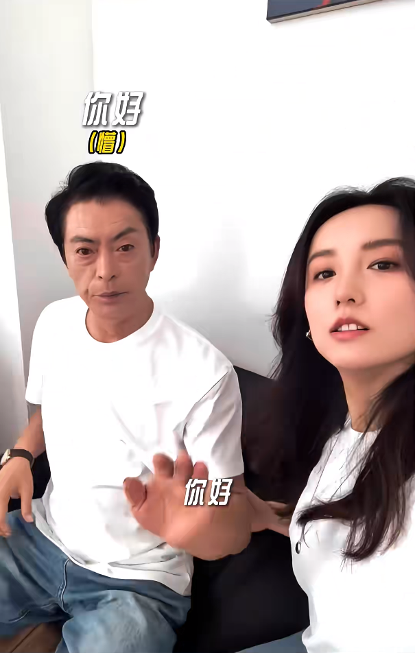 41岁吕一晒全家福!70岁爸爸撞脸刘德华很帅气,钱泳辰缺席引热议