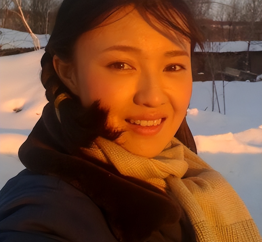 赵宝刚捧着,孙红雷宠着,演了15次女主都不红,48岁嫩的能掐出水