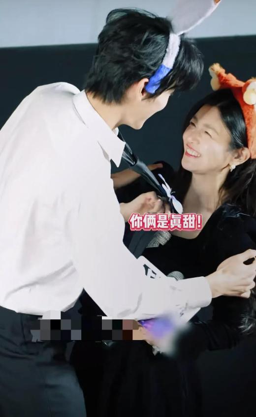 42岁陈妍希玩嗨了！剧宣撩周柯宇像是当年撩陈晓，陈小纭看不下去