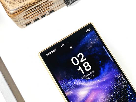 心系天下三星W26評測：折疊屏旗艦的高端典范