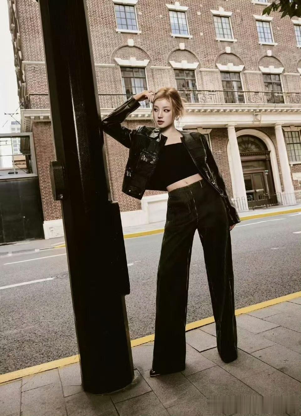 宋雨琦黑系穿搭:酷飒亮眼,气场满分