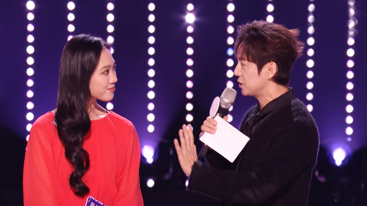 《声鸣远扬》苗梦初面具感太重，台上反复强调年龄，何炅忍不住劝她要摆正心态