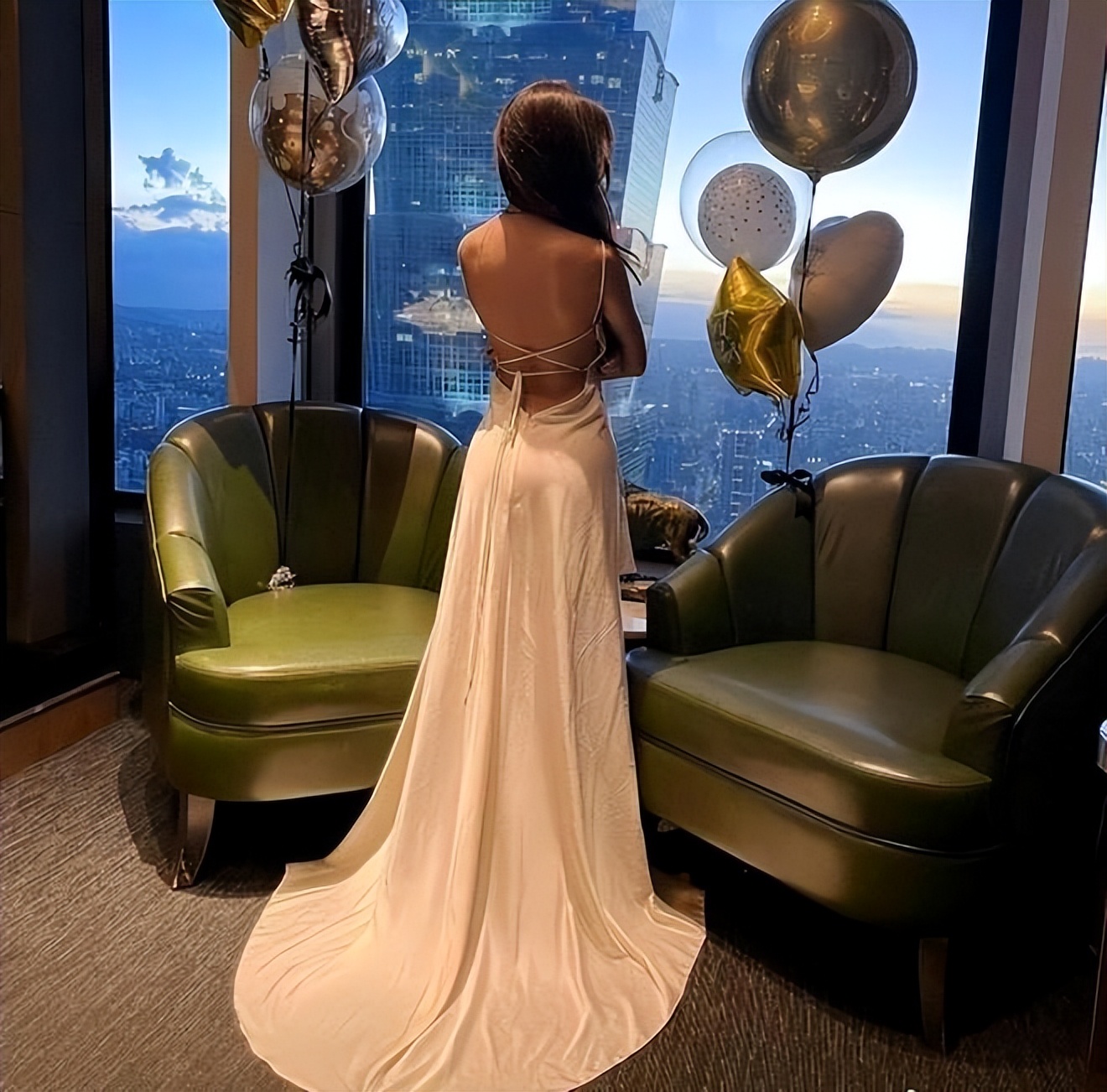 曹格前妻晒女儿近照,15岁Grace长成大美女,打扮成熟好漂亮