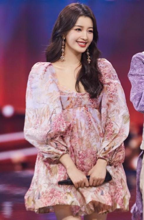 离婚3年后，董子健再次官宣喜讯，却意外暴露了孙怡的尴尬处境