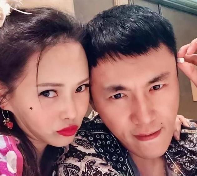 伊能静和秦昊结婚十年没离婚反而各自过日子,年龄差大但感情稳定