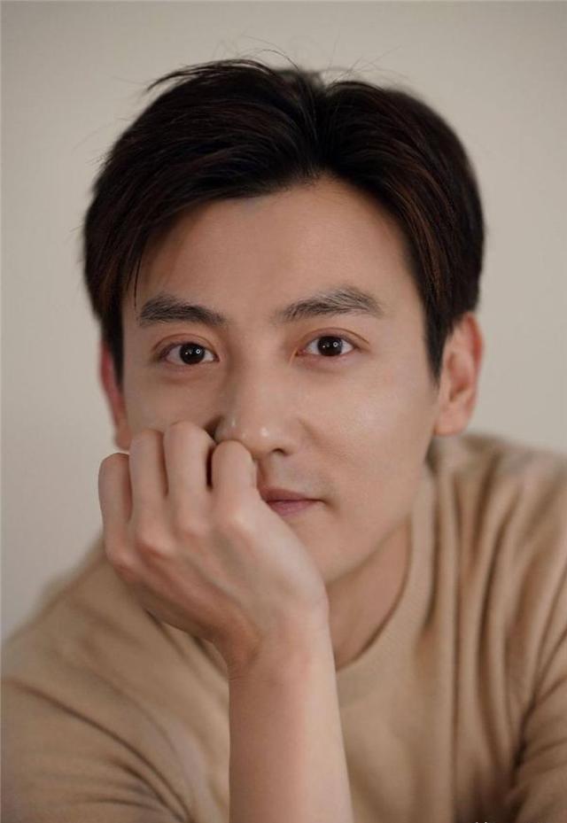 他帅到惊艳,46岁却还在相亲,出演《以法之名》被喊话:早该火了