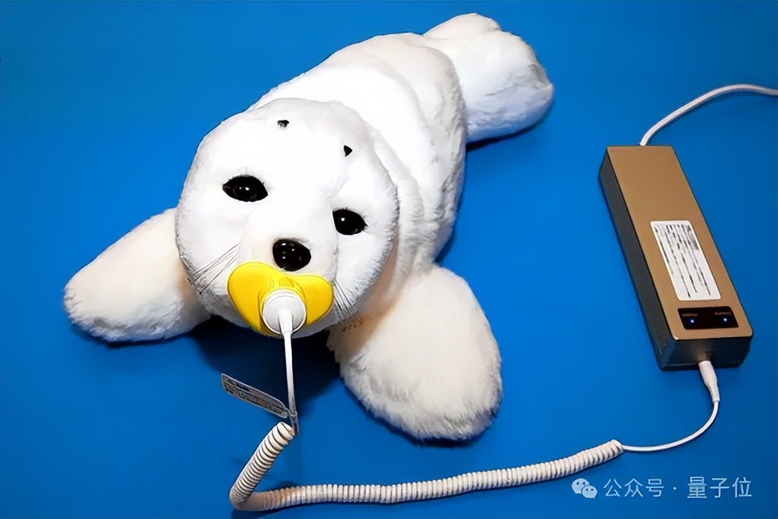 好抽象,韩国给独居老人发AI玩偶,24h陪伴+健康监测