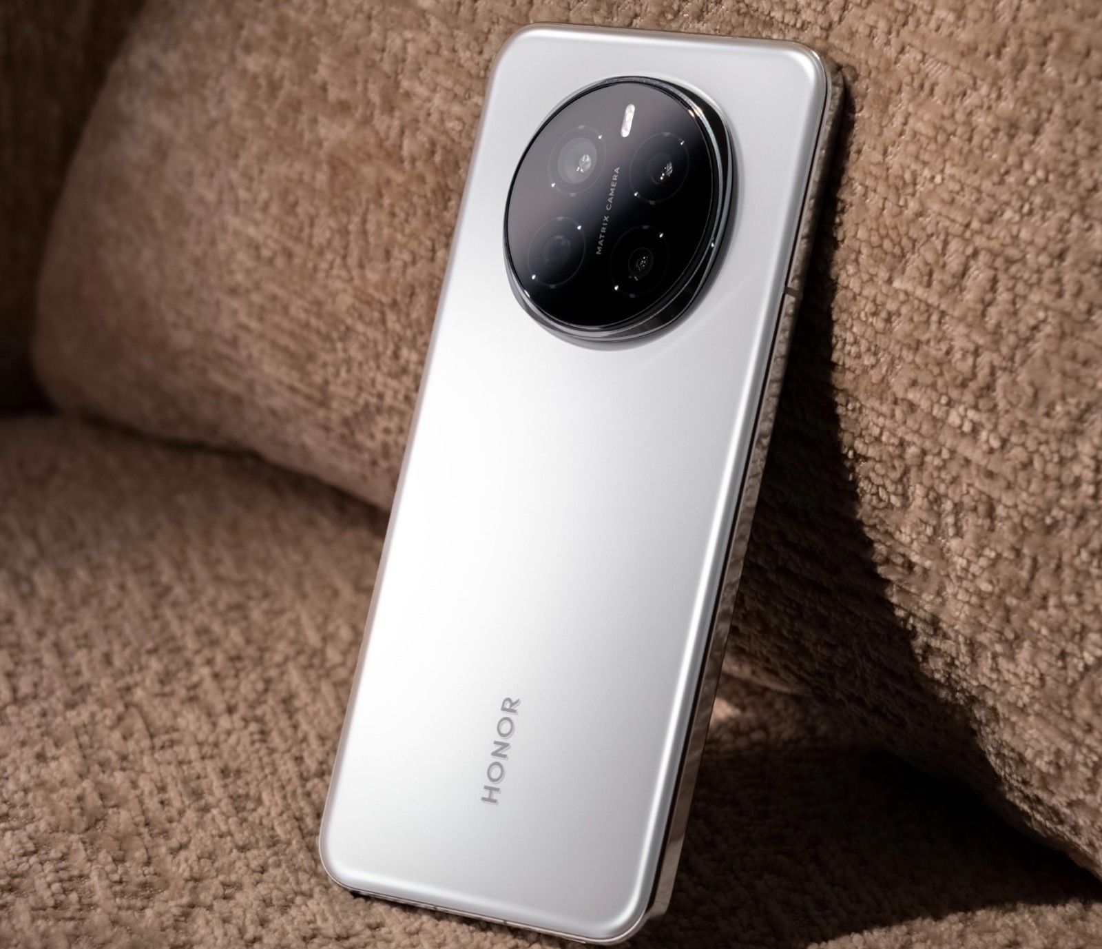 荣耀坚决“清仓”,Magic7售价一跌再跌,16GB+512GB+50倍变焦