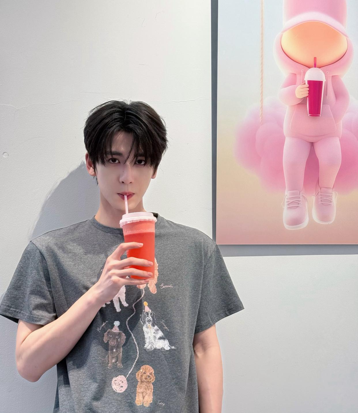 邱淑贞女儿沈月回应争议，称这辈子都没买过热搜，很欣赏张凌赫与内地演员沈月