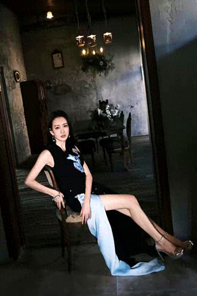 每一步都是艺术！王鸥高跟鞋和大长腿的完美结合，美到不敢直视！