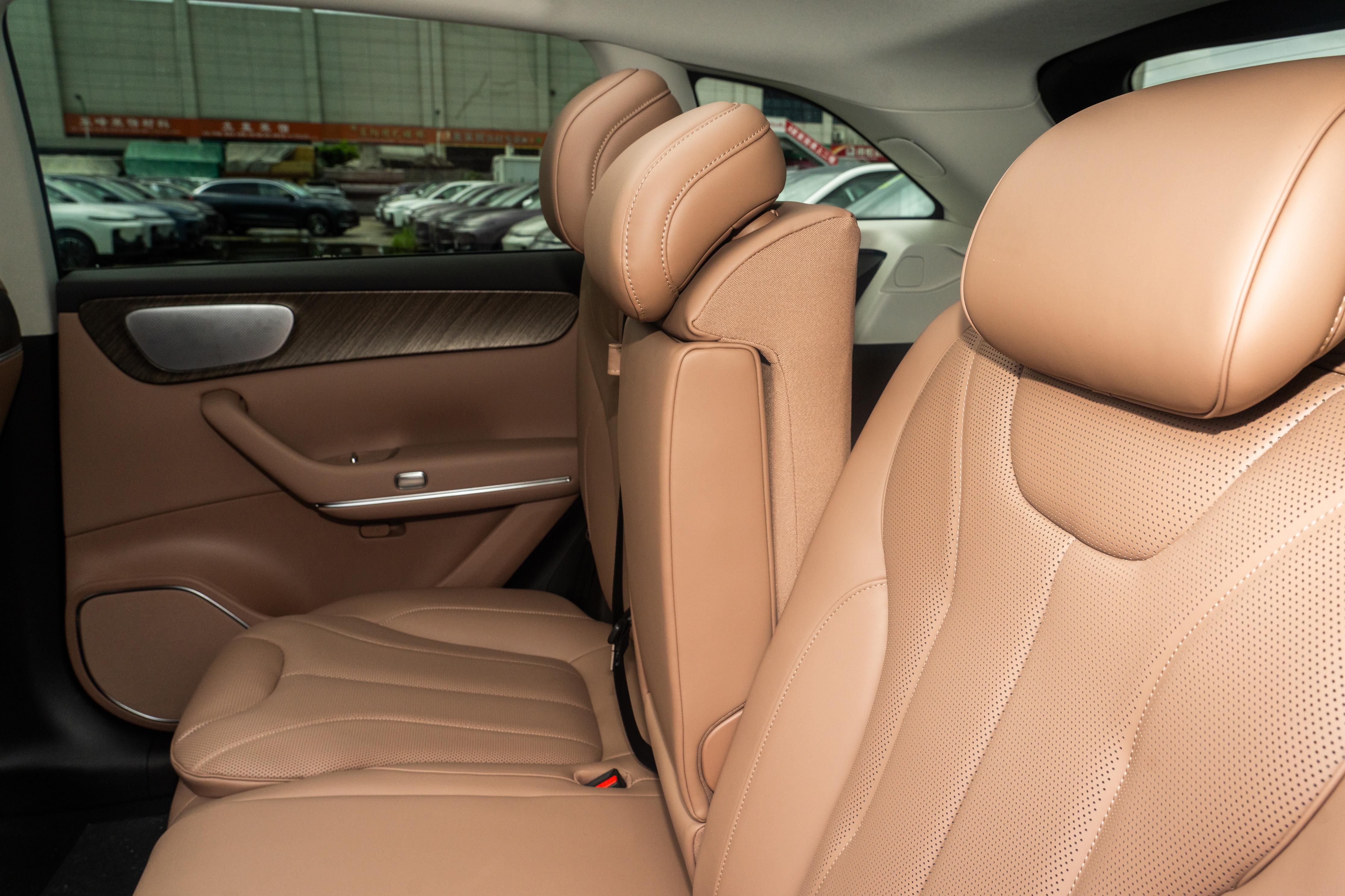 预算15万看这款，带激光雷达，前双叉臂，轴距2930mm，家用很靠谱