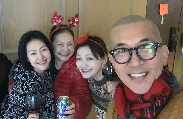 小S现身女儿画展，状态还不错只是瘦了很多，走出大S去世阴影