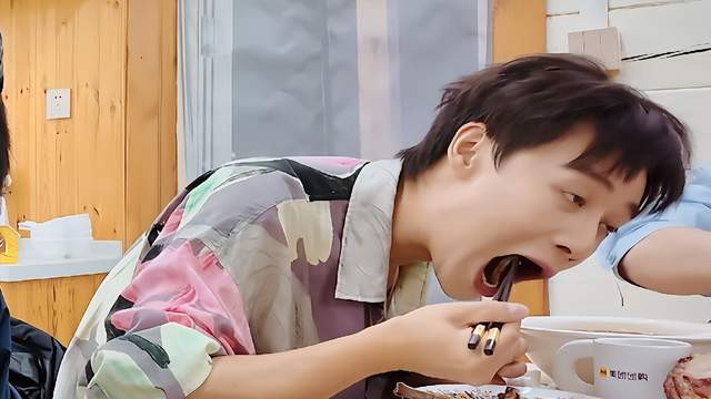 综艺镜头有多严苛？风流帅气的短剧男主，在一路繁花2里泯然众人