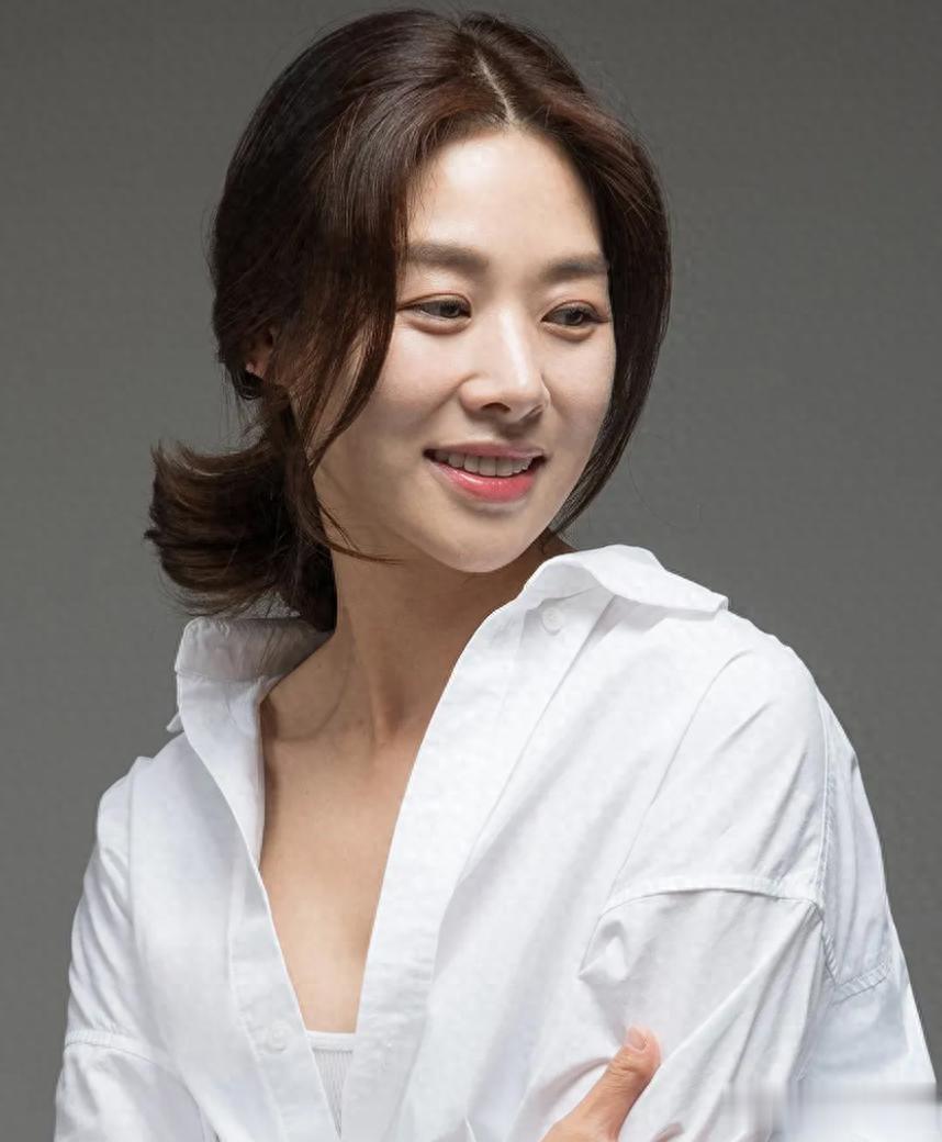 韩国女星丈夫出轨,遭出轨对象索赔5000万韩元,她却选择原谅