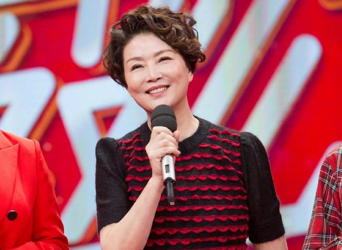 老戏骨朱茵:0绯闻,女儿3岁时离婚,女婿求婚时却要求住养老院