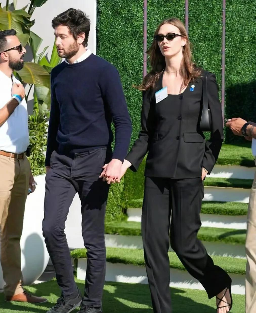 邓文迪为超模小KK站台！穿新中式眼神变自信，母凭女贵人脉更强了