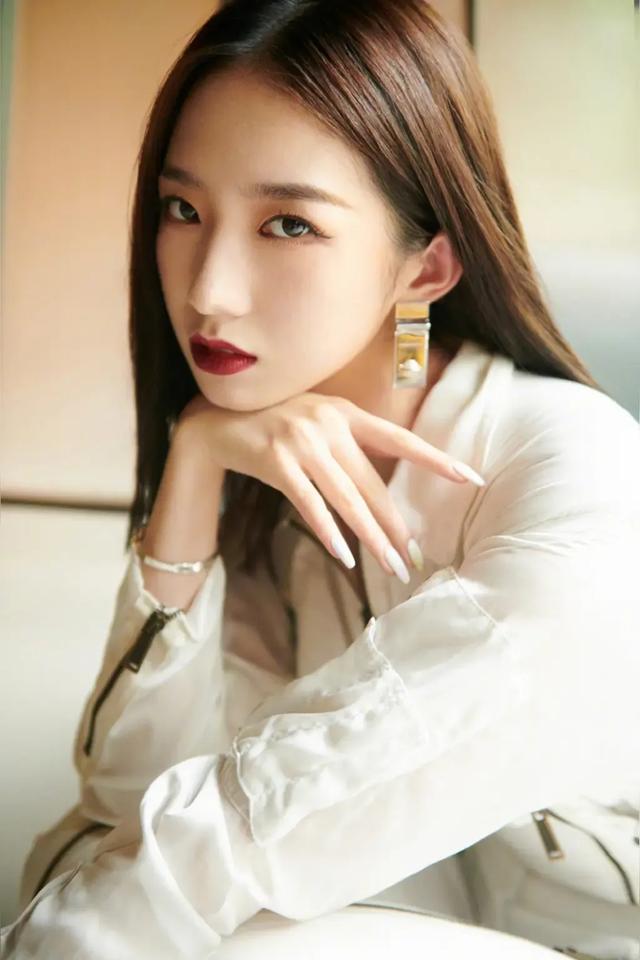 美图欣赏:孟美岐