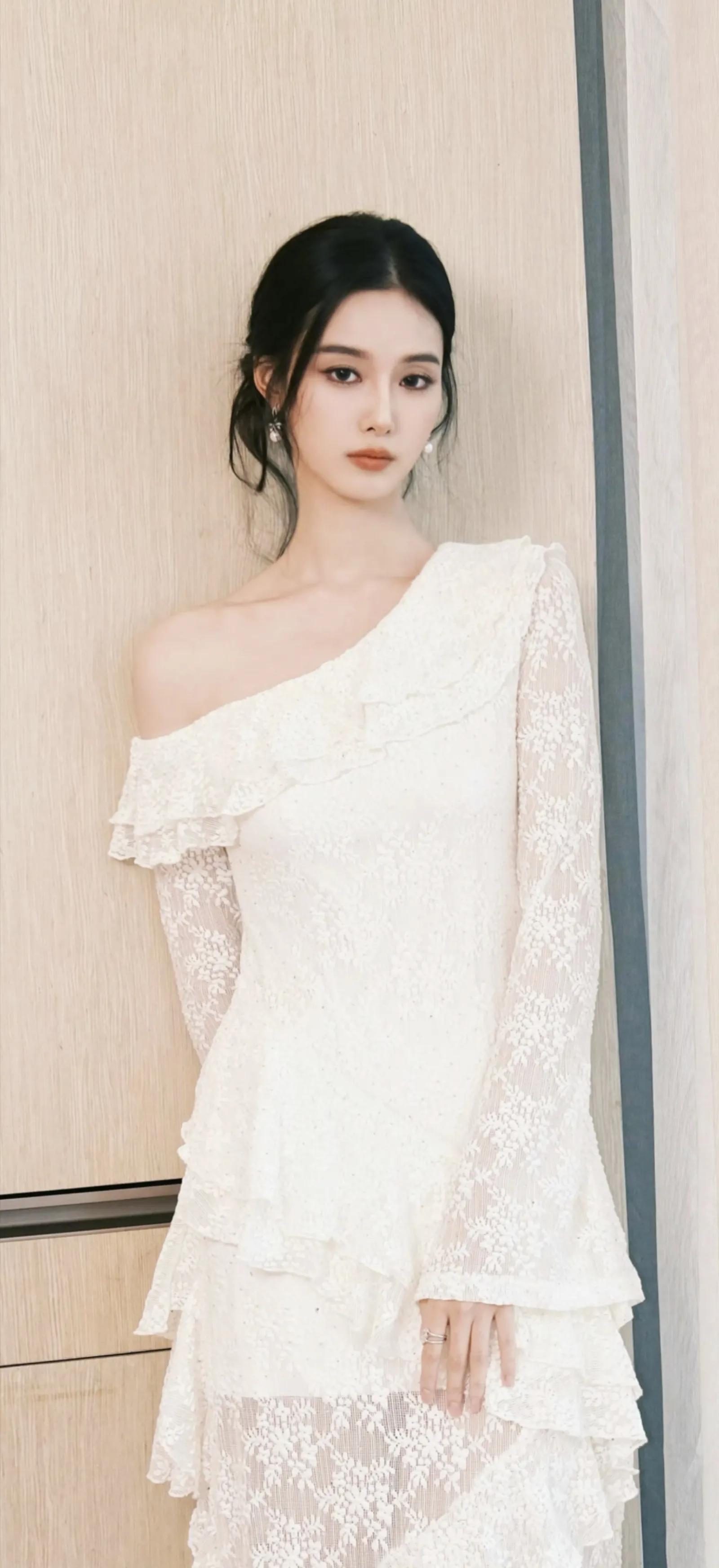 徐艺洋妹妹长这么好看，算不算便宜了黄子韬？