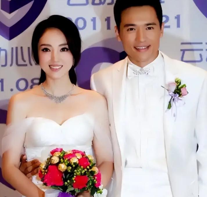 二婚不到一个月,倪萍的态度,没给“家丑外扬”的董璇留一丝体面