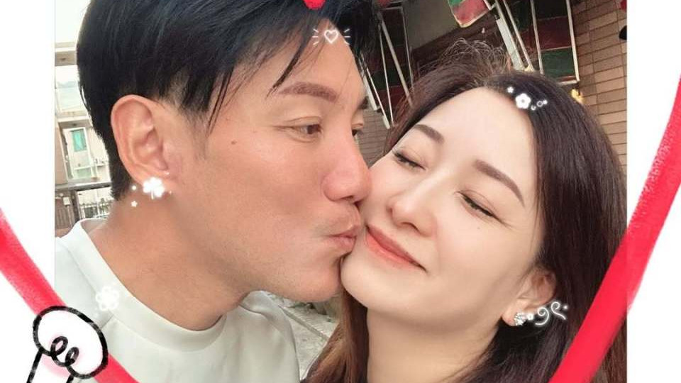 张颖康和太太带3个子女简单吃下午茶庆祝相识18周年