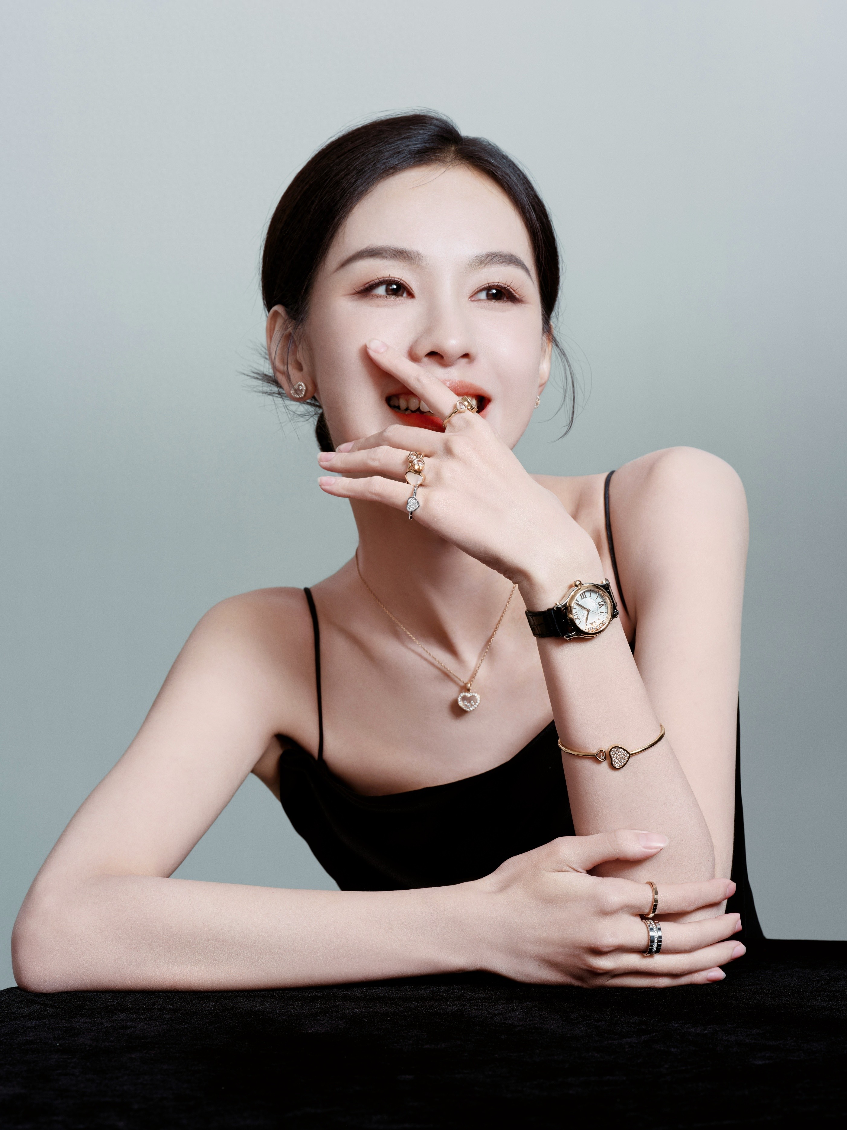 演员陈都灵优雅演绎Chopard萧邦腕表及珠宝臻作