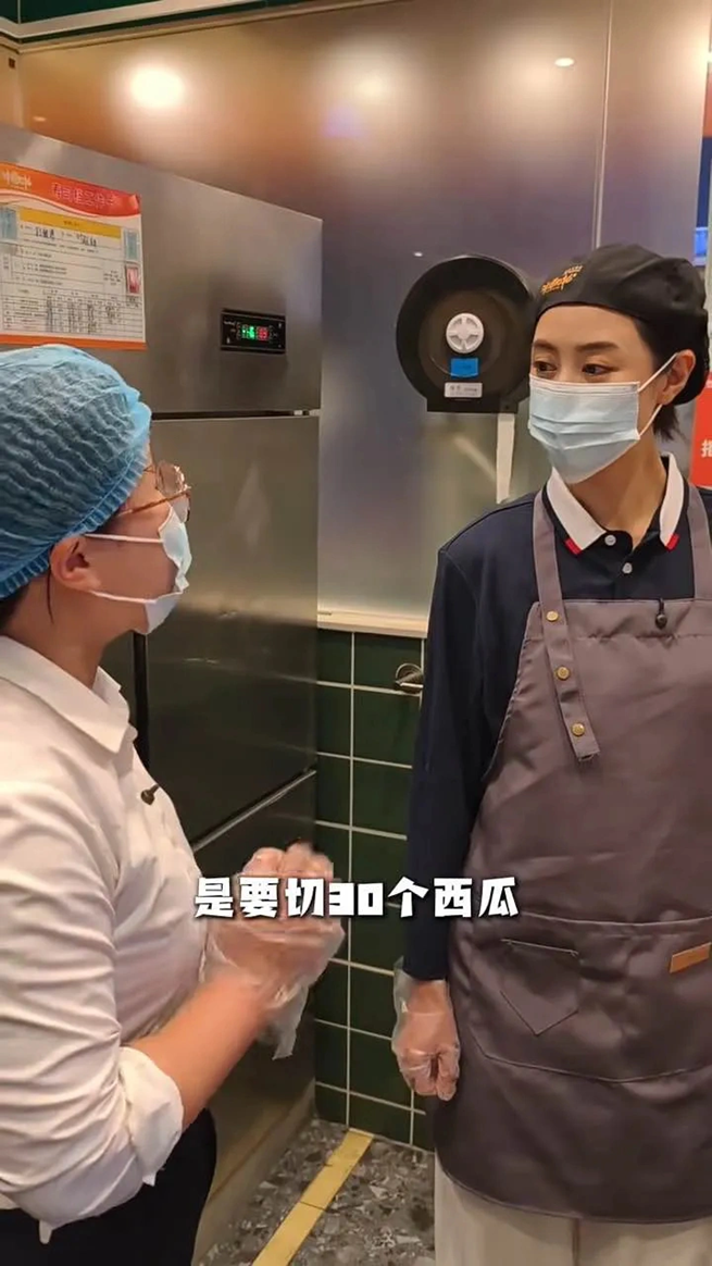 前TVB女星东莞切西瓜：不演小三改当打工人，啃边角料比等通告香