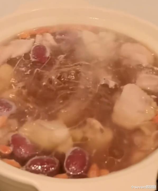 大S女儿过得很好,马筱梅妈妈炖鸡汤给小玥儿喝,徐熙媛遗愿达成