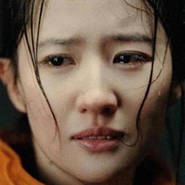 机关算尽太聪明，38岁刘亦菲真实处境暴露，为母亲糊涂买了单