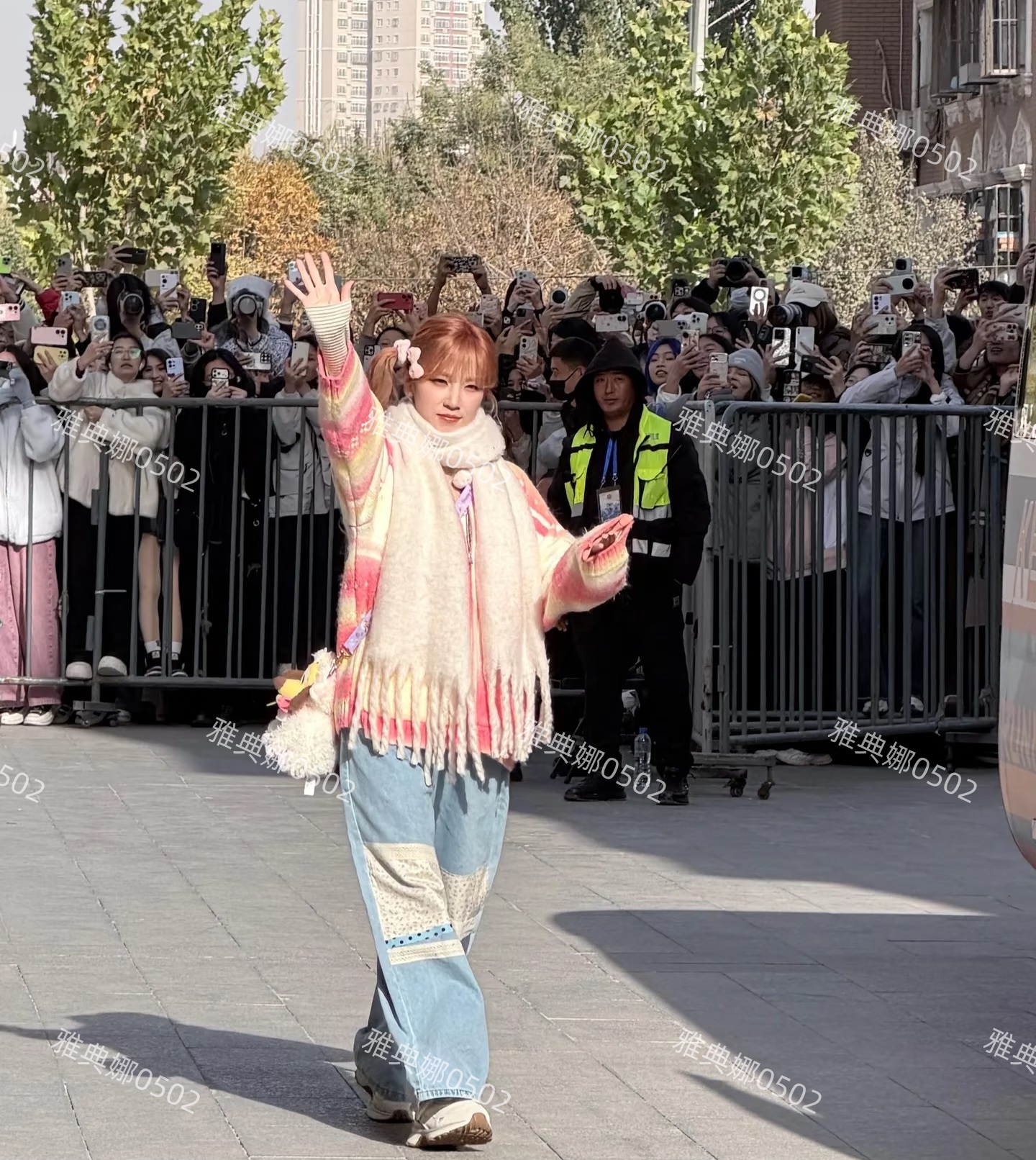 喀什古城偶遇跑男录综艺，白鹿好美，范丞丞和李晨互动居然不尴尬