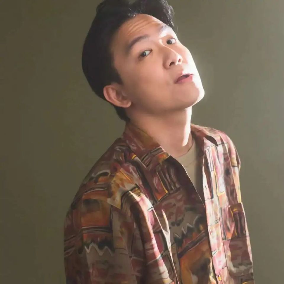 突发噩耗32岁喜剧新星家中猝死!生前最后一场演出离奇失踪2小时